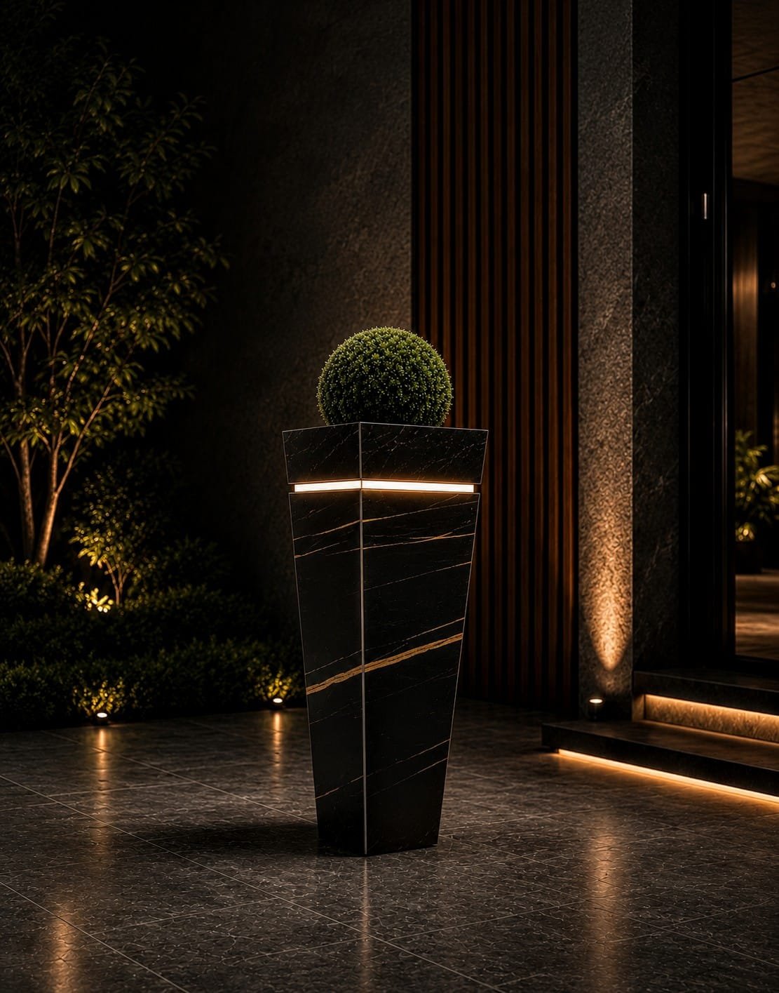 INTERRA luxury ceramic vase